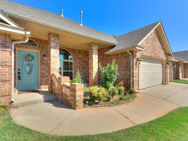3209 Valley Hollow, Norman, OK 73071