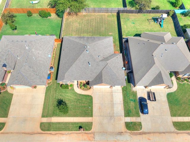 3209 Valley Hollow, Norman, OK 73071