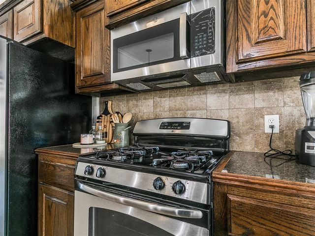 3209 Valley Hollow, Norman, OK 73071