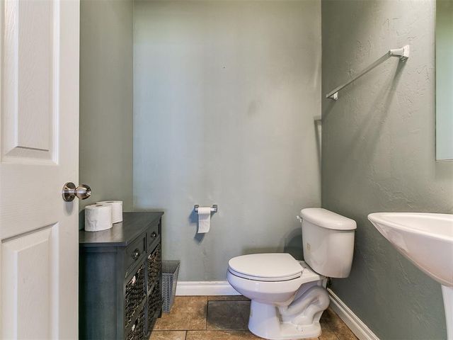 3209 Valley Hollow, Norman, OK 73071