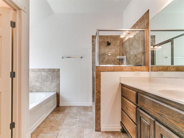 3209 Valley Hollow, Norman, OK 73071