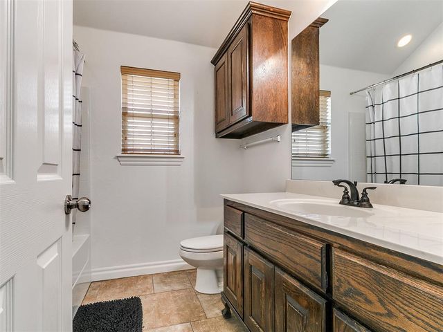 3209 Valley Hollow, Norman, OK 73071