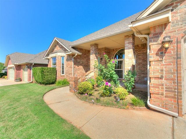 3209 Valley Hollow, Norman, OK 73071