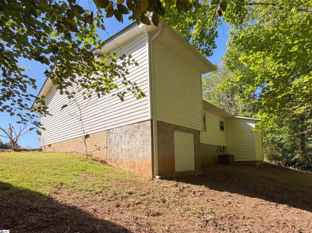 272 Wolfe Lane, Inman, SC 29349