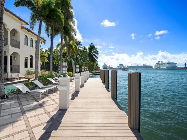 1965 SE 21st Avenue, Fort Lauderdale, FL 33316