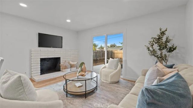 2229 Larchmont, Pomona, CA 91767