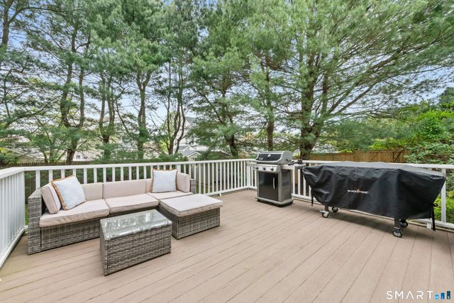 157 Hulls Highway, Fairfield, CT 06890