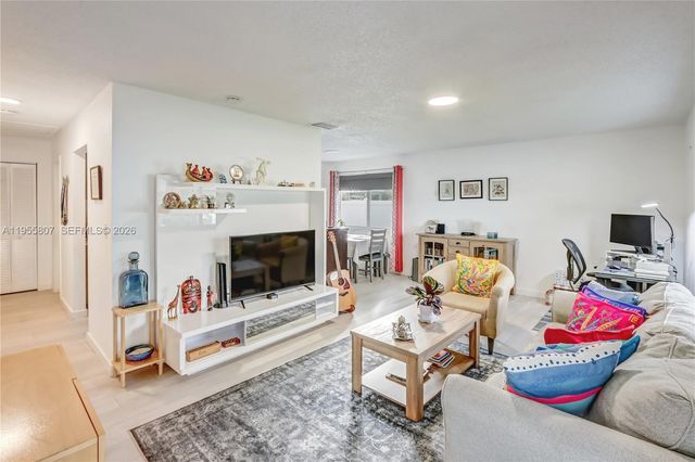 3004 NW 7th St, Fort Lauderdale, FL 33311