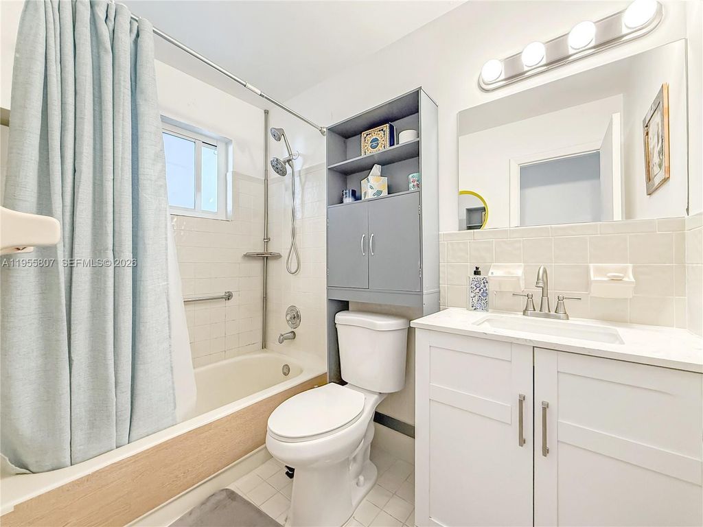 Image 10 of property listing at 3004 NW 7th St, Fort Lauderdale, FL 33311