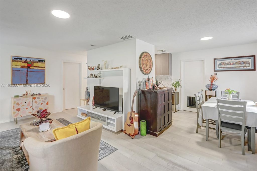 Image 4 of property listing at 3004 NW 7th St, Fort Lauderdale, FL 33311