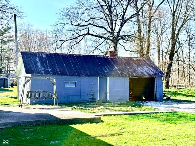 8248 W 300 S, Columbus, IN 47201