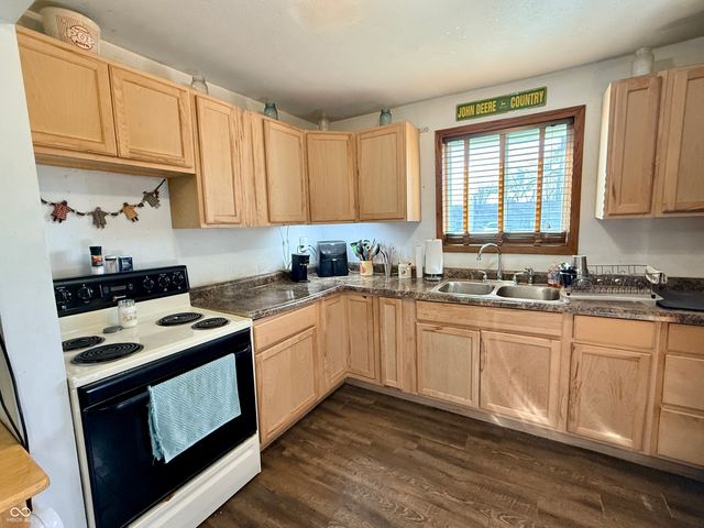 8248 W 300 S, Columbus, IN 47201