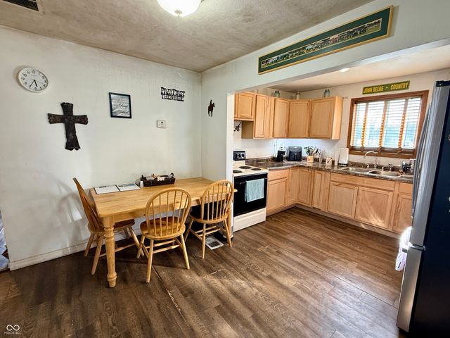 8248 W 300 S, Columbus, IN 47201