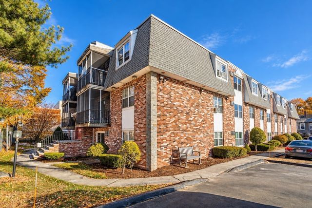 137 Pine St 2, Lowell, MA 01851
