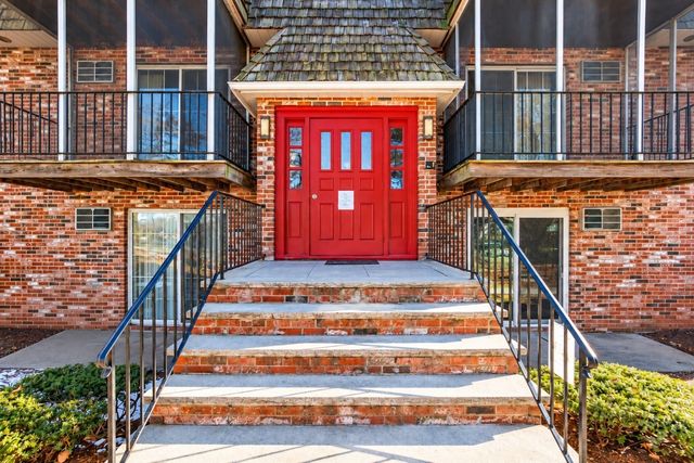 137 Pine St 2, Lowell, MA 01851