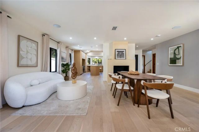 13562 Addison Street, Sherman Oaks, CA 91423