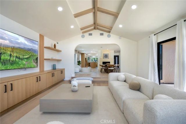 13562 Addison Street, Sherman Oaks, CA 91423