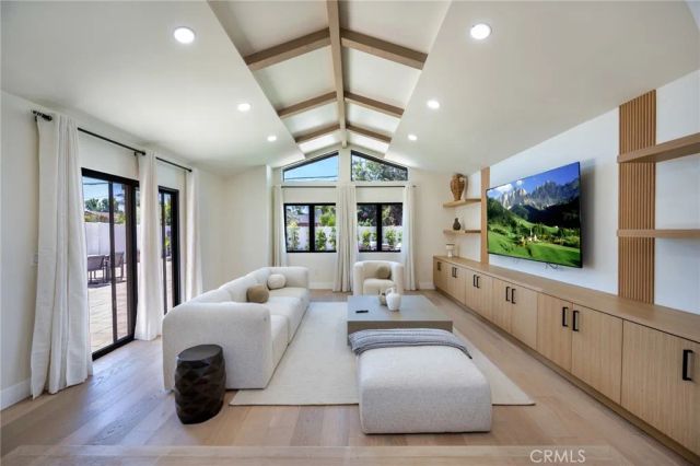 13562 Addison Street, Sherman Oaks, CA 91423