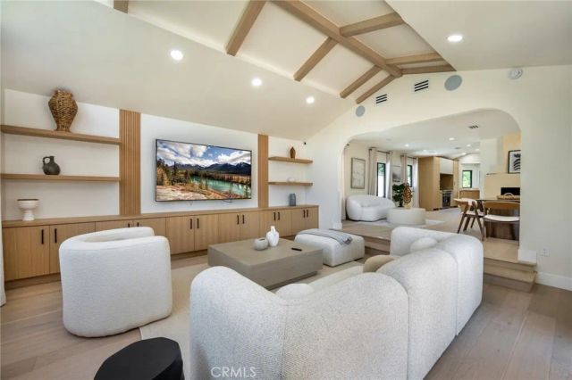 13562 Addison Street, Sherman Oaks, CA 91423