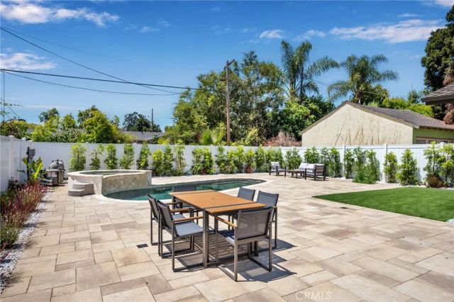13562 Addison Street, Sherman Oaks, CA 91423