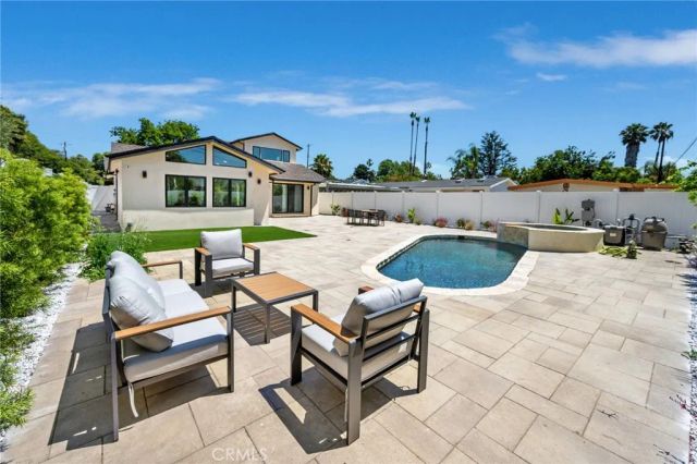 13562 Addison Street, Sherman Oaks, CA 91423