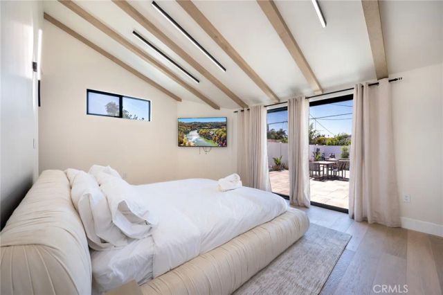 13562 Addison Street, Sherman Oaks, CA 91423