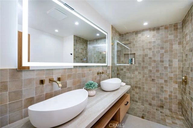 13562 Addison Street, Sherman Oaks, CA 91423