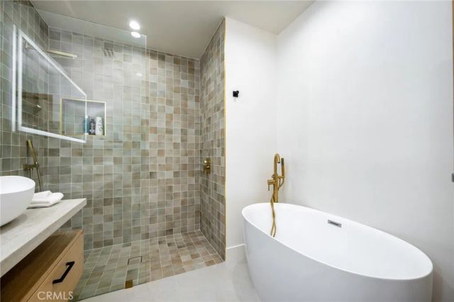 13562 Addison Street, Sherman Oaks, CA 91423