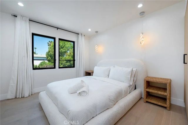 13562 Addison Street, Sherman Oaks, CA 91423
