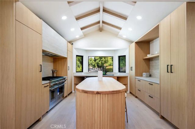 13562 Addison Street, Sherman Oaks, CA 91423