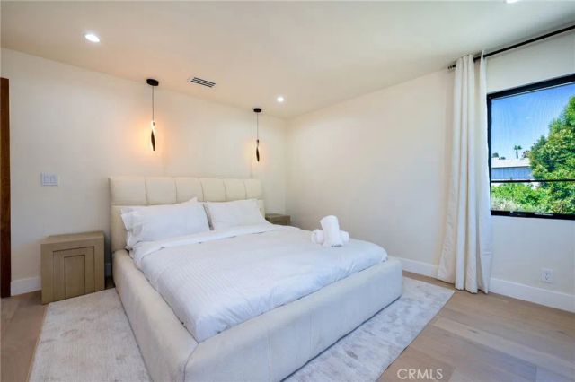 13562 Addison Street, Sherman Oaks, CA 91423