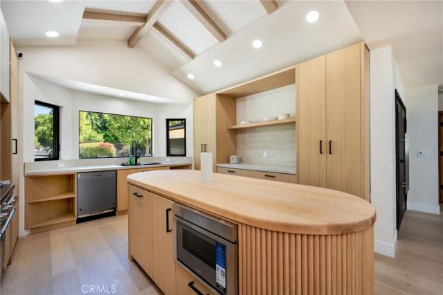 13562 Addison Street, Sherman Oaks, CA 91423