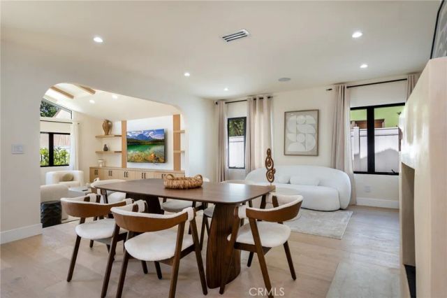 13562 Addison Street, Sherman Oaks, CA 91423