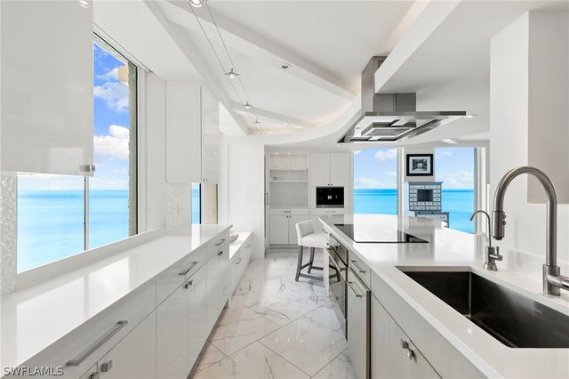 4001 Gulf Shore BLVD N 806, Naples, FL 34103