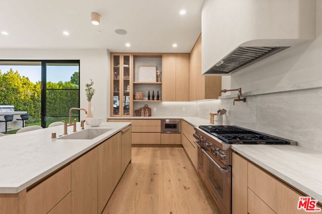 11746 La Maida Street, Valley Village, CA 91607