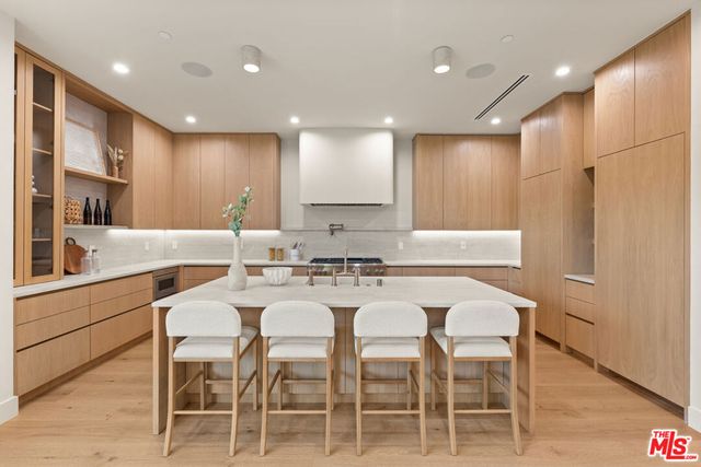 11746 La Maida Street, Valley Village, CA 91607