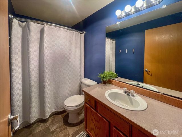 18711 Sylvan Dell Court SE, Yelm, WA 98597