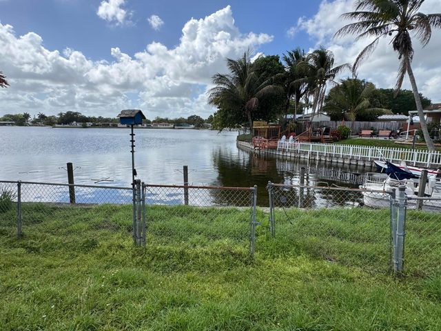 2180 NW 93rd Avenue, Pembroke Pines, FL 33024