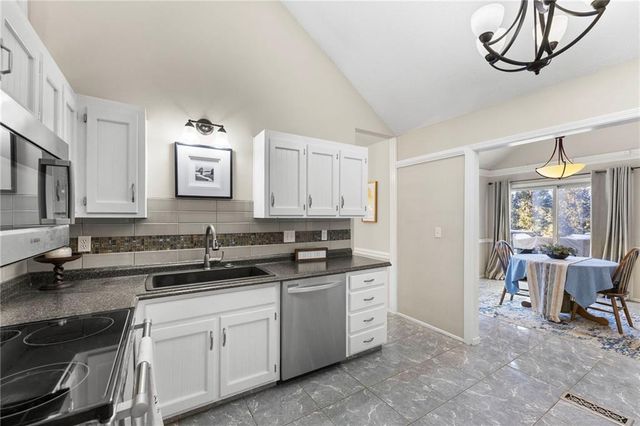 14900 W 91ST Terrace, Lenexa, KS 66215