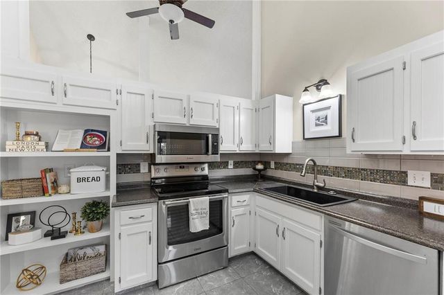 14900 W 91ST Terrace, Lenexa, KS 66215