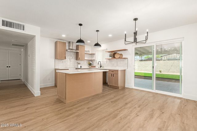 628 E PAPAGO Drive, Tempe, AZ 85288