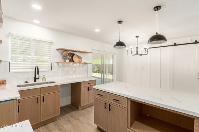 628 E PAPAGO Drive, Tempe, AZ 85288