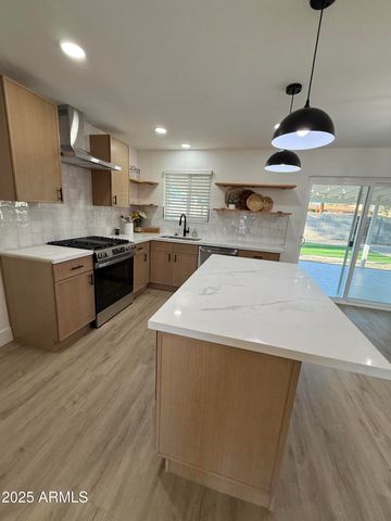 628 E PAPAGO Drive, Tempe, AZ 85288