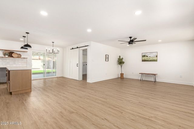 628 E PAPAGO Drive, Tempe, AZ 85288