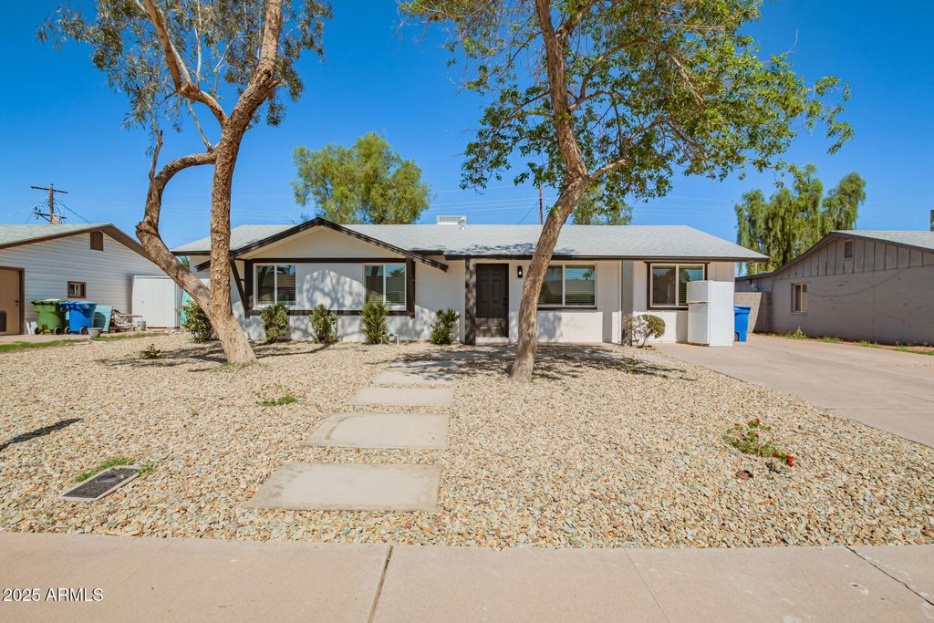 628 E PAPAGO Drive, Tempe, AZ 85288