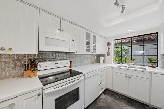 957 Fir Tree Pl., Carlsbad, CA 92011