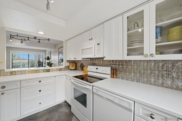 957 Fir Tree Pl., Carlsbad, CA 92011
