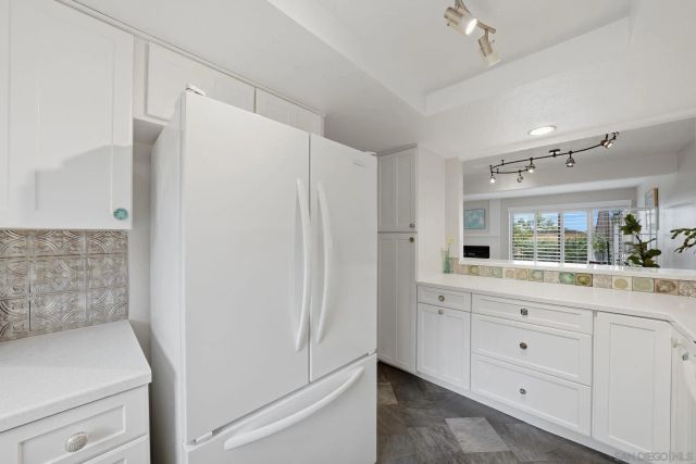 957 Fir Tree Pl., Carlsbad, CA 92011