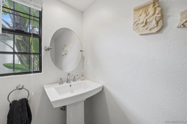 957 Fir Tree Pl., Carlsbad, CA 92011