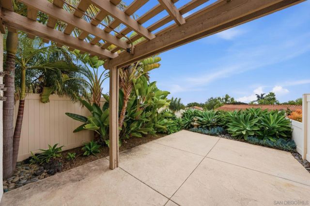 957 Fir Tree Pl., Carlsbad, CA 92011
